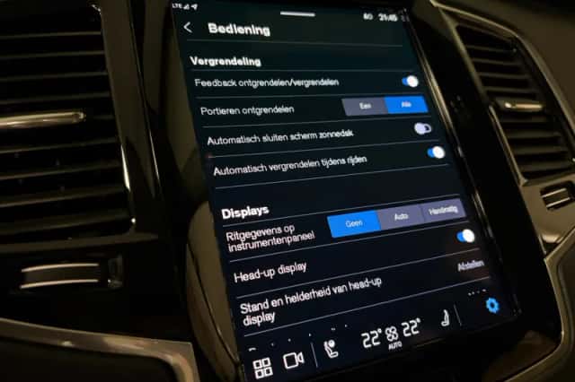 Volvo XC90 (2023) thumbnail 34