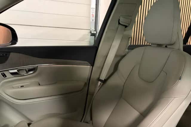 Volvo XC90 (2023) thumbnail 43