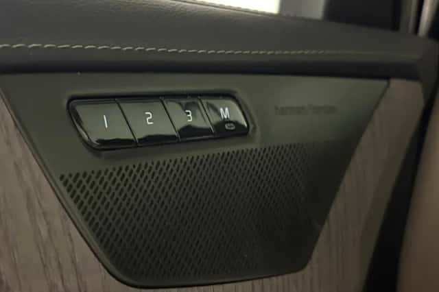 Volvo XC90 (2023) thumbnail 48