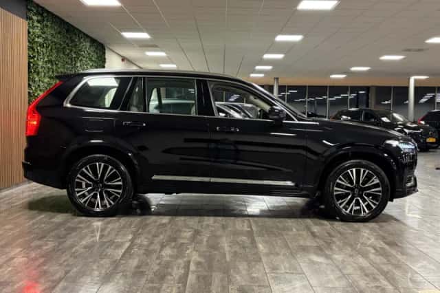 Volvo XC90 (2023) thumbnail 8