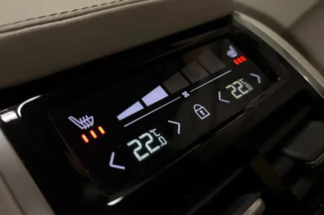 Volvo XC90 (2023) thumbnail 18
