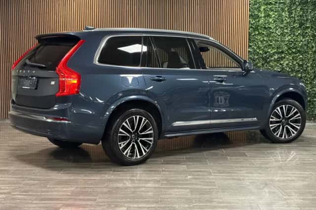 Volvo XC90 (2023) thumbnail 3