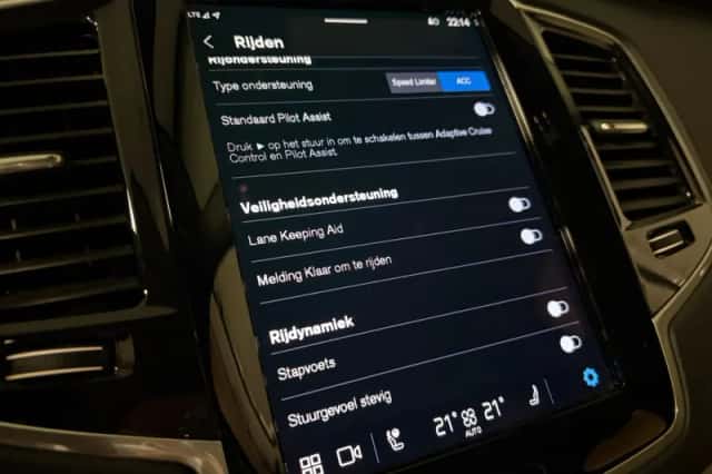 Volvo XC90 (2023) thumbnail 32