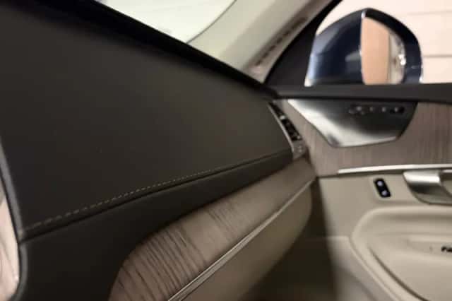 Volvo XC90 (2023) thumbnail 42