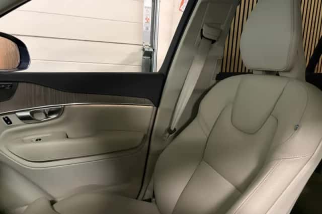 Volvo XC90 (2023) thumbnail 44