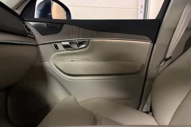 Volvo XC90 (2023) thumbnail 46