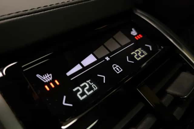 Volvo XC90 (2024) thumbnail 18
