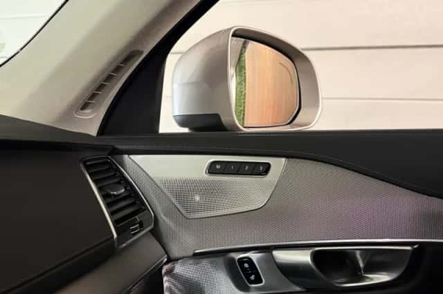 Volvo XC90 (2024) thumbnail 48