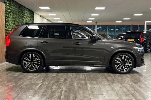 Volvo XC90 (2024) thumbnail 8