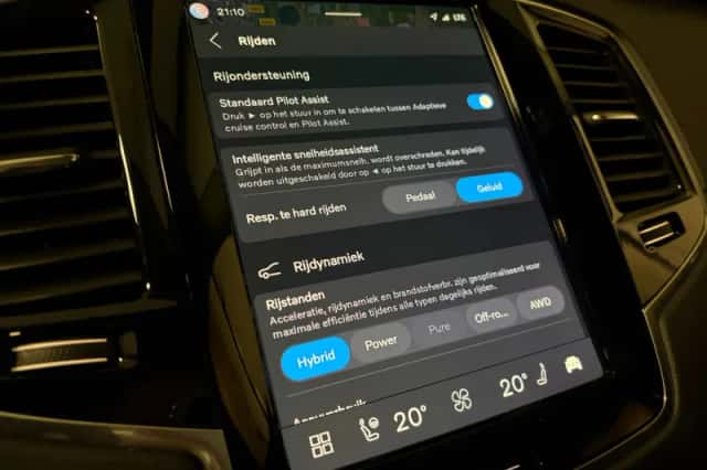 Volvo XC90 (2024) thumbnail 38