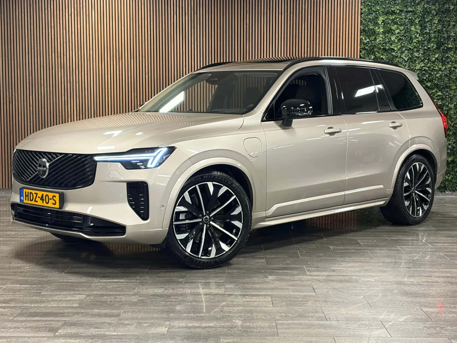 Volvo XC90 (2025) — foto 1
