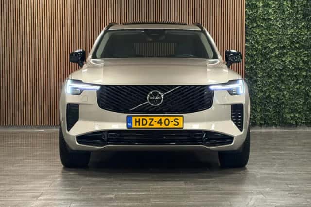 Volvo XC90 (2025) thumbnail 2