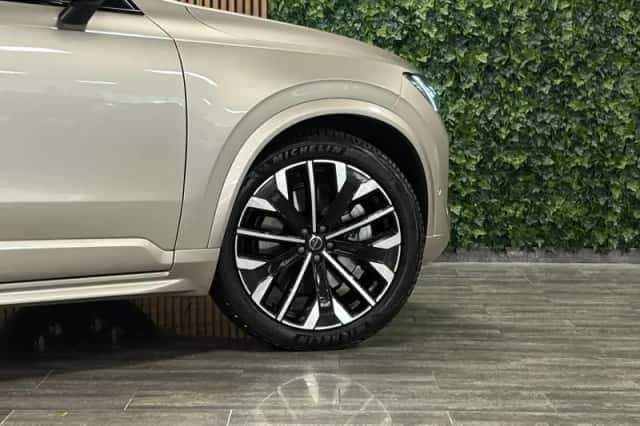 Volvo XC90 (2025) thumbnail 4