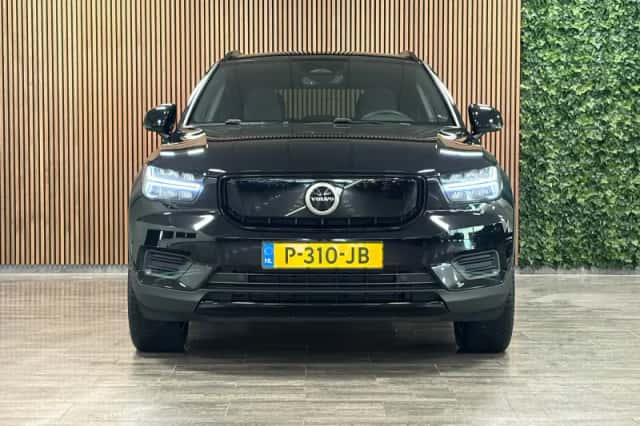 Volvo XC40 (2022) thumbnail 2