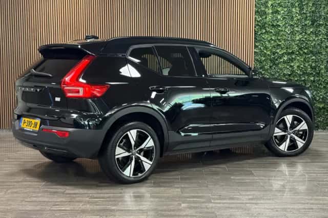 Volvo XC40 (2022) thumbnail 3