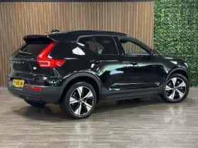Volvo XC40 (2022) thumbnail 3
