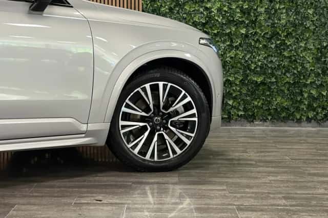 Volvo XC90 (2024) thumbnail 4