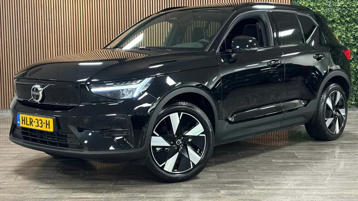 Volvo EX40 (2025) — foto 1