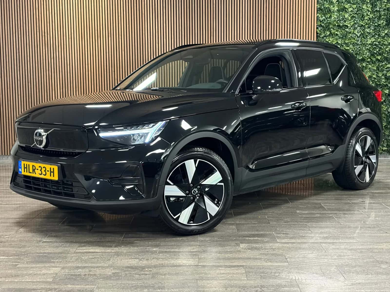 Volvo EX40 (2025) — foto 1
