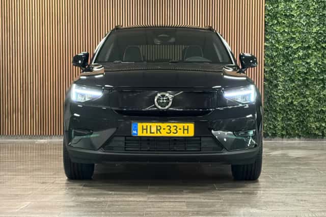Volvo EX40 (2025) thumbnail 2