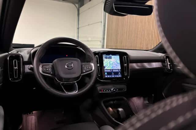 Volvo EX40 (2025) thumbnail 16