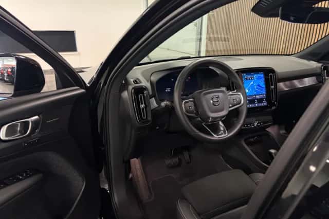 Volvo EX40 (2025) thumbnail 17