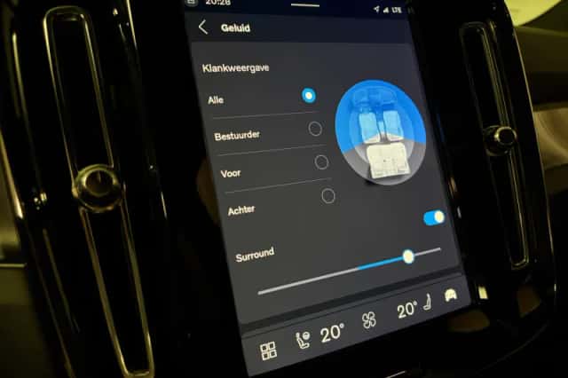 Volvo EX40 (2025) thumbnail 32