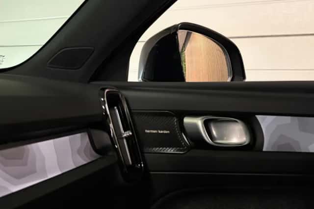 Volvo EX40 (2025) thumbnail 36