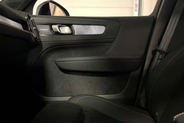 Volvo EX40 (2025) thumbnail 40