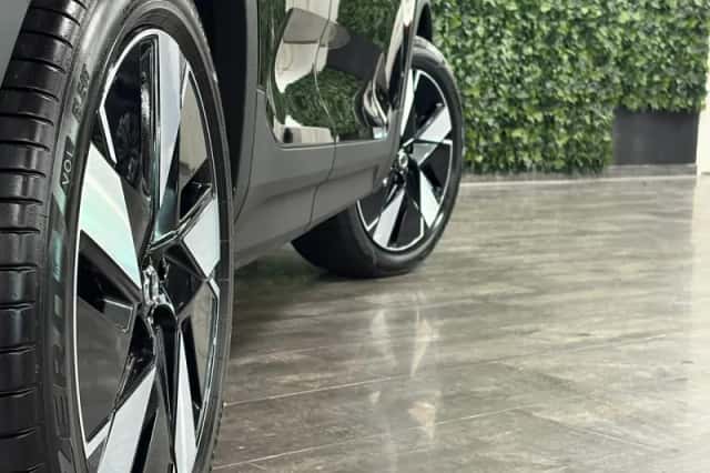 Volvo EX40 (2025) thumbnail 9