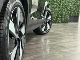 Volvo EX40 (2025) thumbnail 9