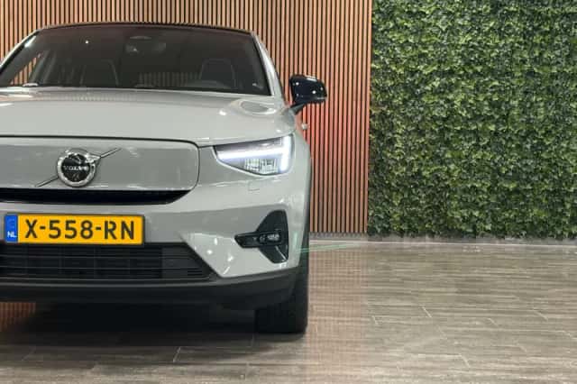 Volvo C40 (2024) thumbnail 11