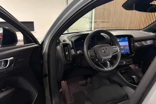 Volvo C40 (2024) thumbnail 16
