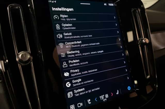 Volvo C40 (2024) thumbnail 25