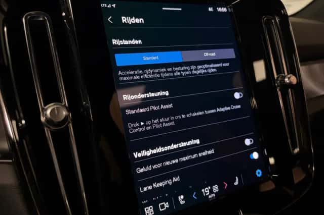 Volvo C40 (2024) thumbnail 26