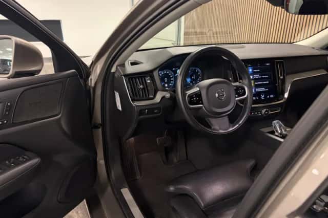 Volvo V60 (2021) thumbnail 17