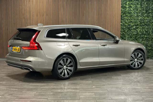 Volvo V60 (2021) thumbnail 3