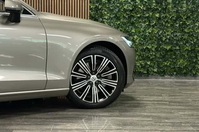 Volvo V60 (2021) thumbnail 4