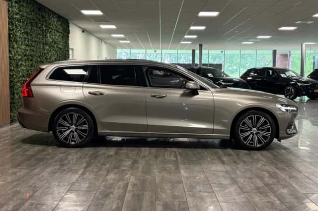 Volvo V60 (2021) thumbnail 8
