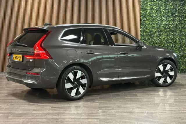 Volvo XC60 (2024) thumbnail 3