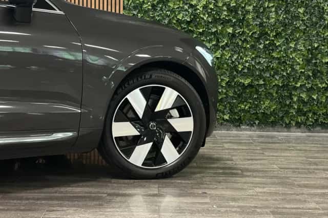 Volvo XC60 (2024) thumbnail 4