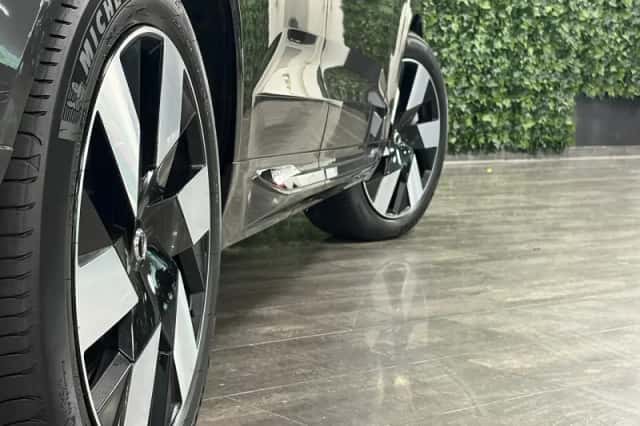 Volvo XC60 (2024) thumbnail 9