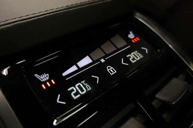 Volvo XC90 (2023) thumbnail 18