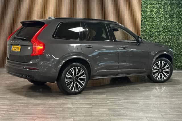 Volvo XC90 (2023) thumbnail 3