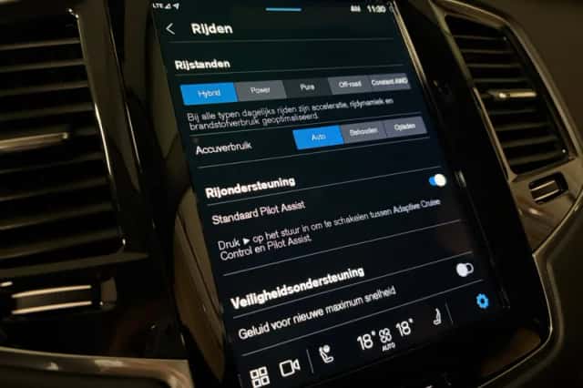 Volvo XC90 (2023) thumbnail 31