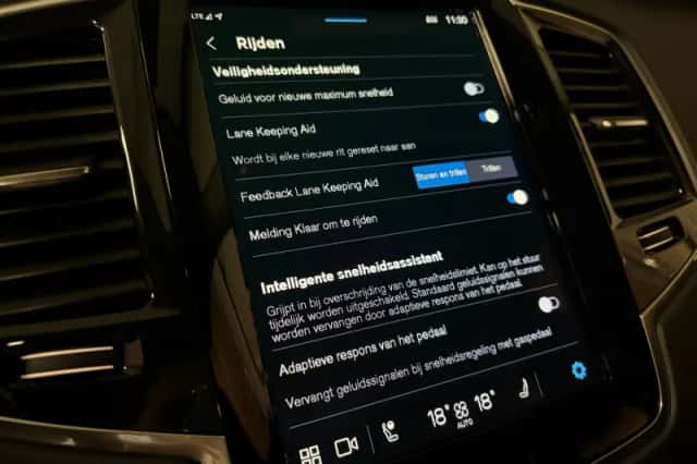 Volvo XC90 (2023) thumbnail 33