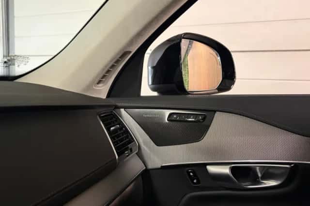 Volvo XC90 (2023) thumbnail 43