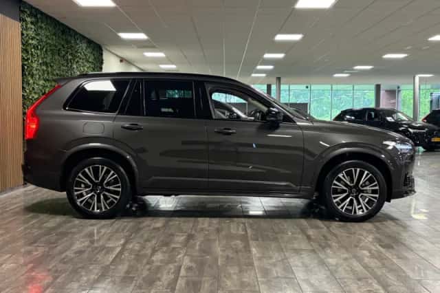 Volvo XC90 (2023) thumbnail 8