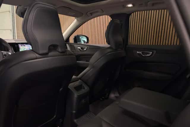 Volvo XC60 (2023) thumbnail 14