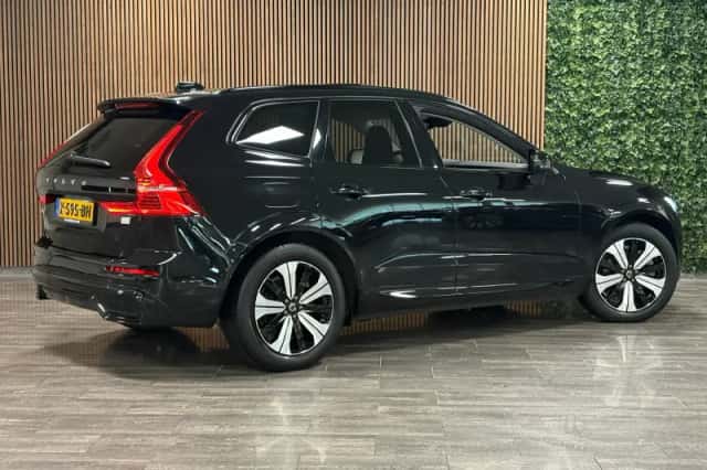 Volvo XC60 (2023) thumbnail 3